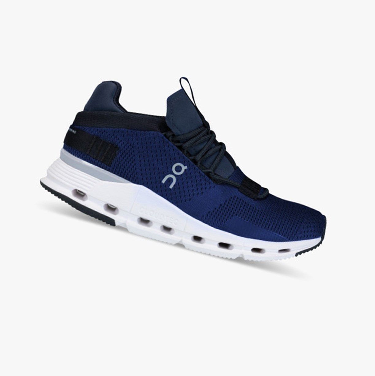 On Cloudnova Navy / White | VERCJF-807